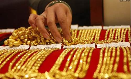 金价暴涨暴跌_金价暴涨多少钱一克