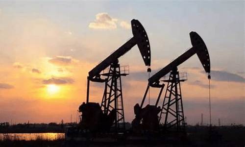 世界石油价格下降_世界油价下跌中国会受益吗