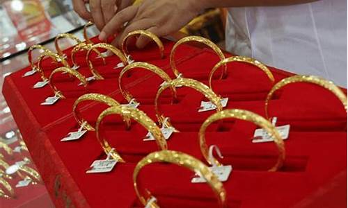 金价暴跌首饰会涨价吗_金价暴跌首饰会涨价吗为什么